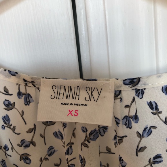 Top - Picture 2 of 2